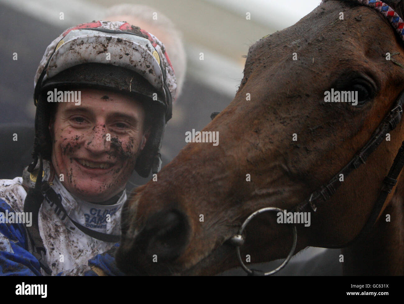 Jockey Daryl Jacob con Reve De Sivola dopo aver vinto il Racing UK oggi libero su Sky 432 Challow Novices 'hurdle Foto Stock