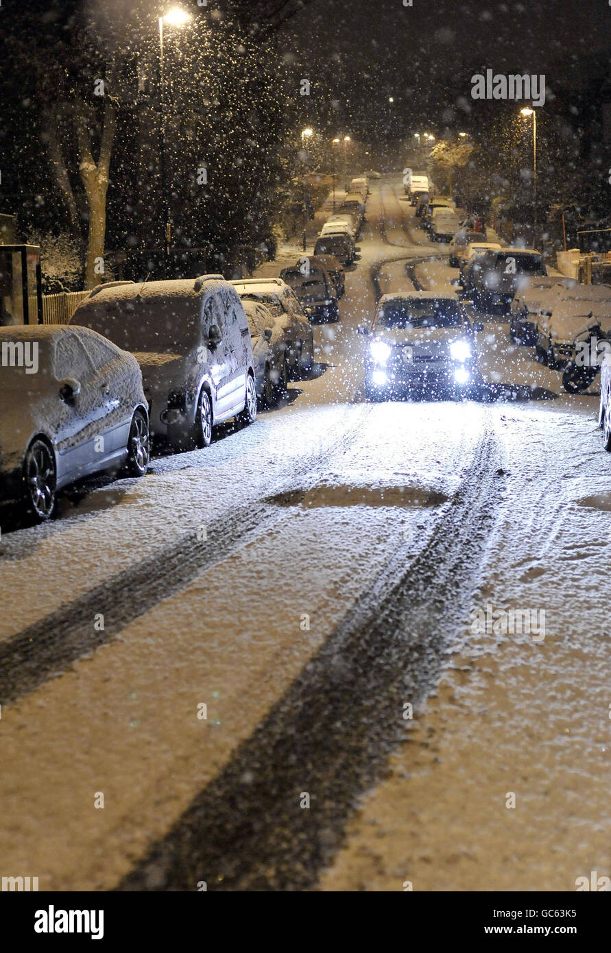 La scena a Crystal Palace, a sud di Londra, intorno a mezzanotte, quando la neve pesante ha cominciato a cadere nella capitale. Foto Stock