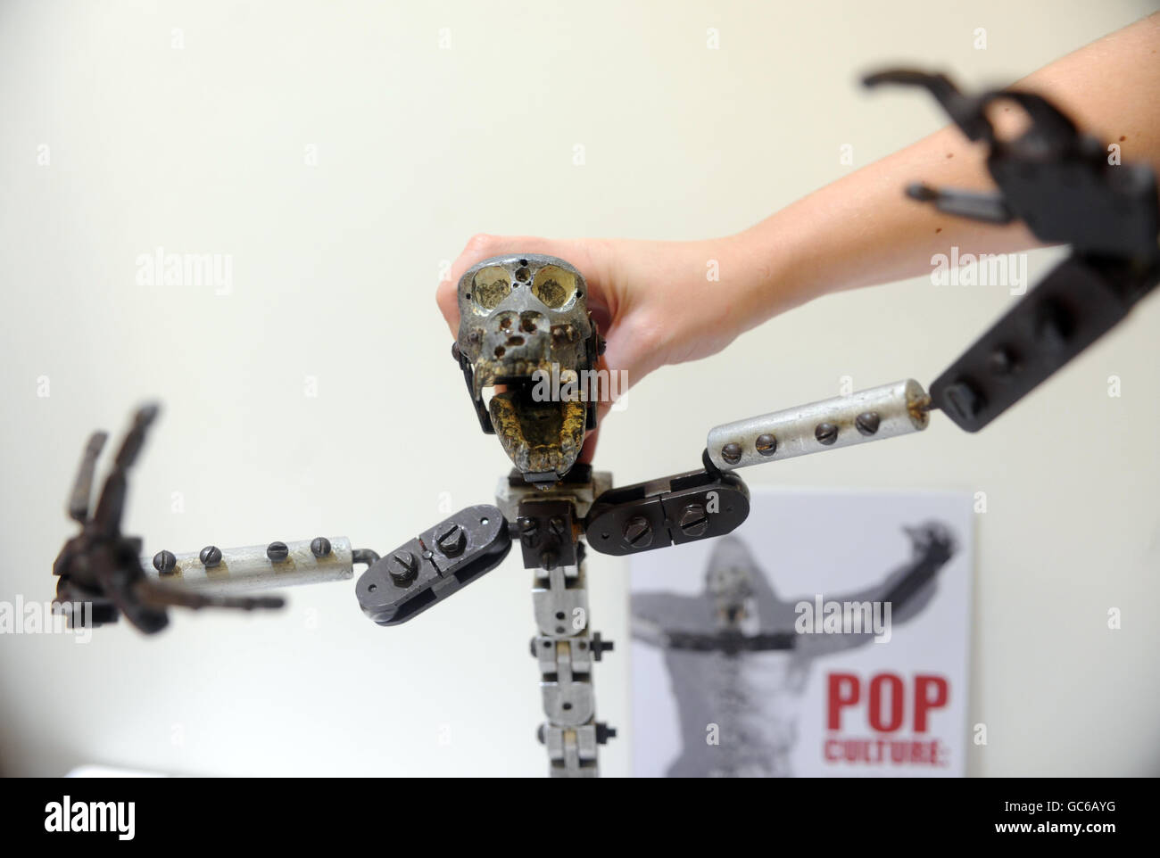 Un raro scheletro di armatura del 1933 progettato da Willis o'Brien del gorilla King Kong come usato nelle sequenze di costruzione dello Stato dell'Impero nel culmine del film. Il modello è disponibile per la visione pubblica dal 21 al 24 novembre e sarà messo all'asta martedì 24 novembre alle ore 12 presso la casa d'aste di Christie a South Kensington, Londra. Foto Stock