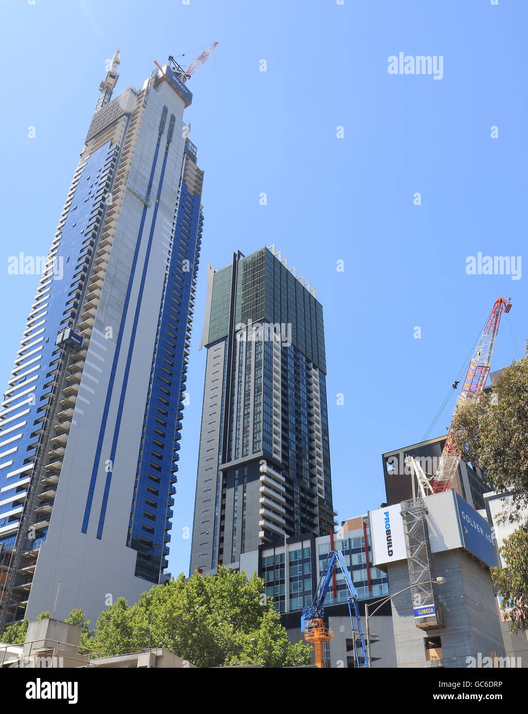 Nuovi edifici residenziali in costruzione nel centro di Melbourne in Australia. Foto Stock