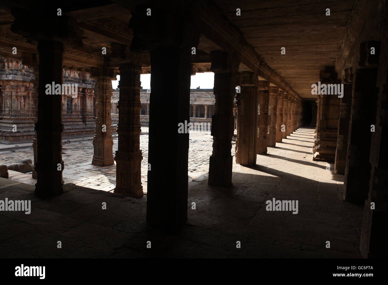 Pilastri a airavateeshwara tempio in kumbakonam Foto Stock