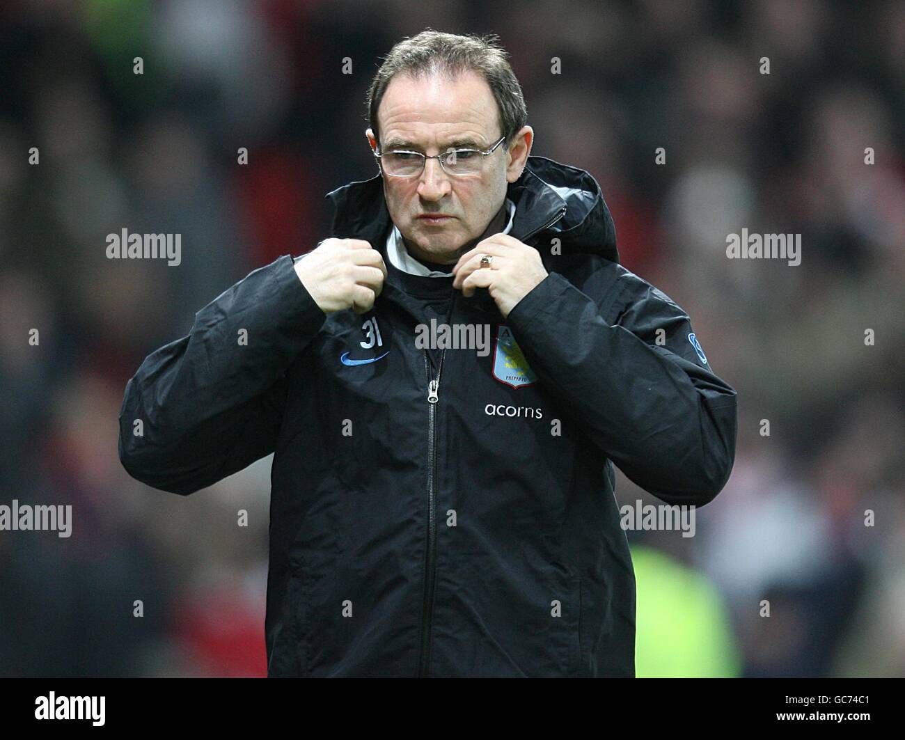 Martin o'Neilldeep, manager di Aston Villa, ha pensato prima di iniziare. Foto Stock