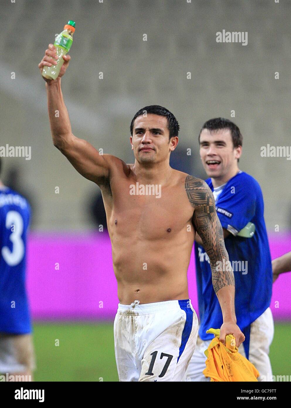 Calcio - UEFA Europa League - Gruppo i - AEK Athens v Everton - Stadio Olimpico. Tim Cahill di Everton saluta i fan dopo il gioco Foto Stock