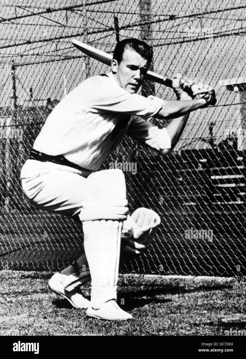 Cricket - Les Joslin. Il cricketer australiano Les Joslin in azione Foto Stock