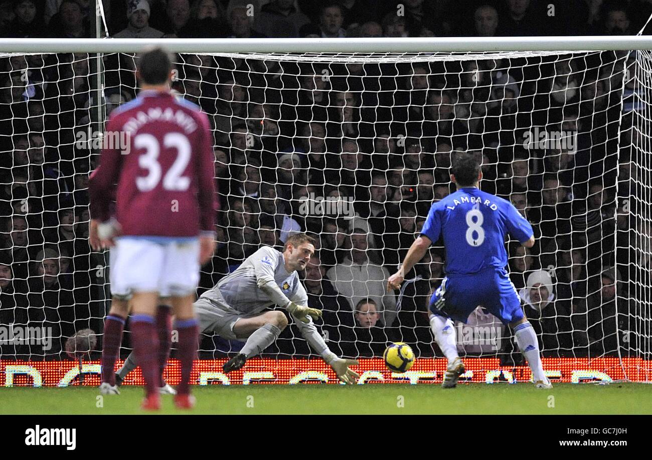 Calcio - Barclays Premier League - West Ham United v Chelsea - Upton Park. Frank Lampard di Chelsea segna la sua seconda penalità, ma non è consentito per accroachment Foto Stock