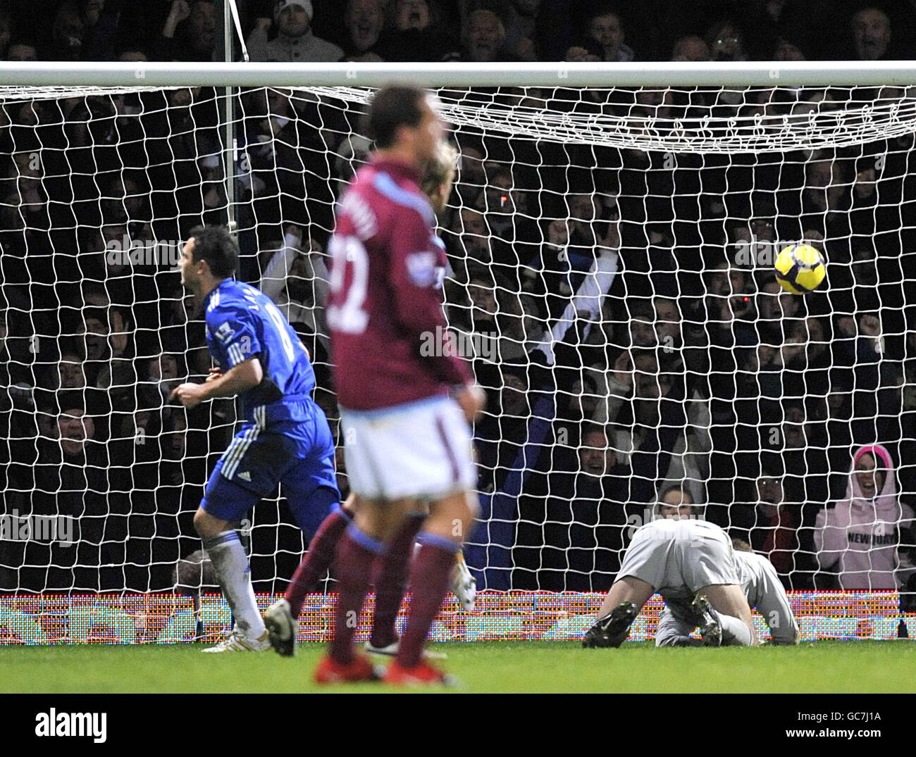Calcio - Barclays Premier League - West Ham United v Chelsea - Upton Park. Frank Lampard di Chelsea corre per festeggiare dopo aver segnato la sua seconda penalità solo per essere vietato per accroachment Foto Stock