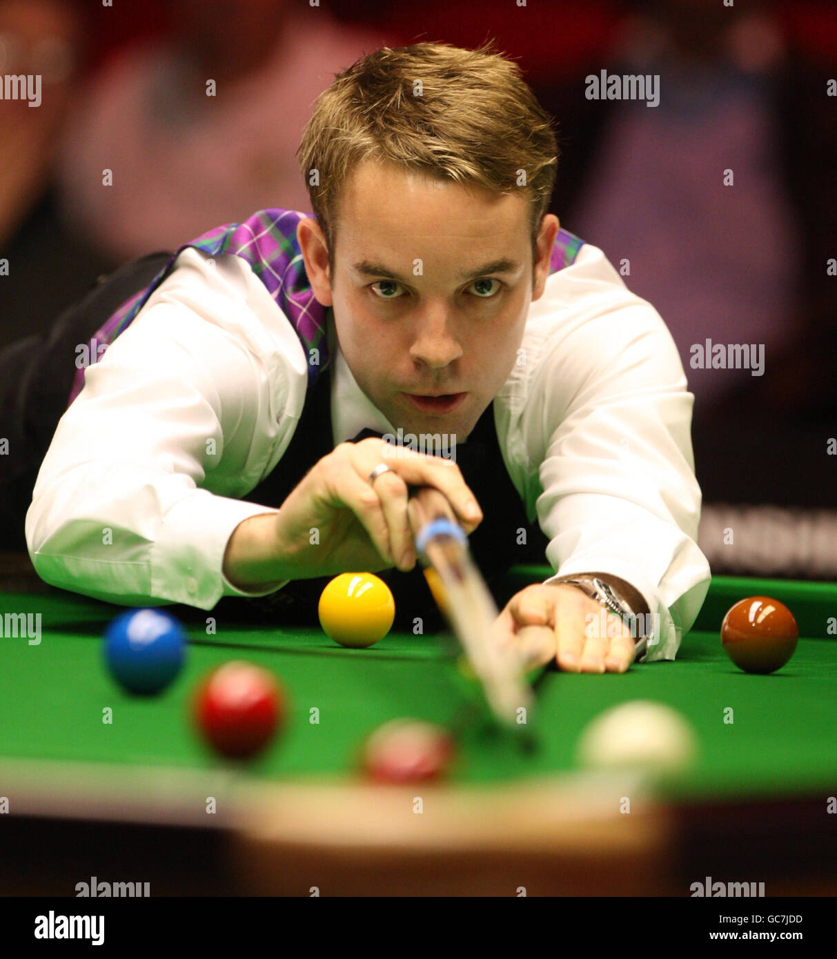 Ali carter sul tavolo durante il suo 1° turno contro Rory McLeod durante il Pukka Pies UK Championship al Telford International Centre di Telford. Foto Stock