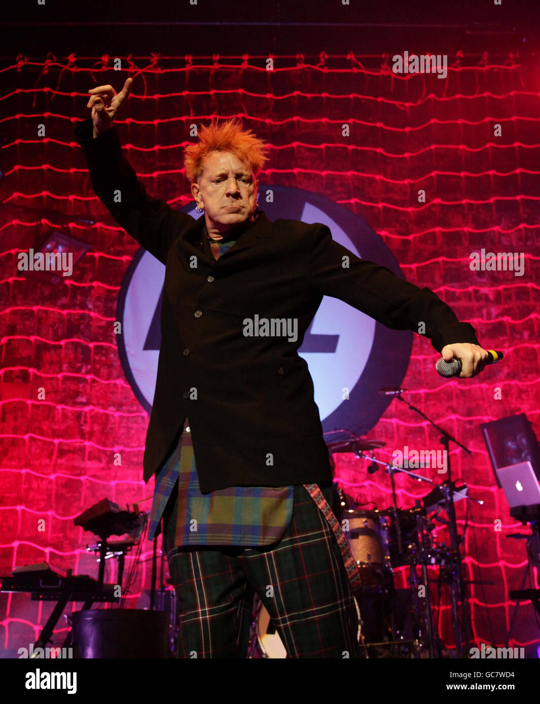 Public Image Ltd in Concert - Londra. John Lydon di PIL (Public Image Ltd)  si esibisce sul palco presso la O2 Academy di Brixton nel sud di Londra  Foto stock - Alamy