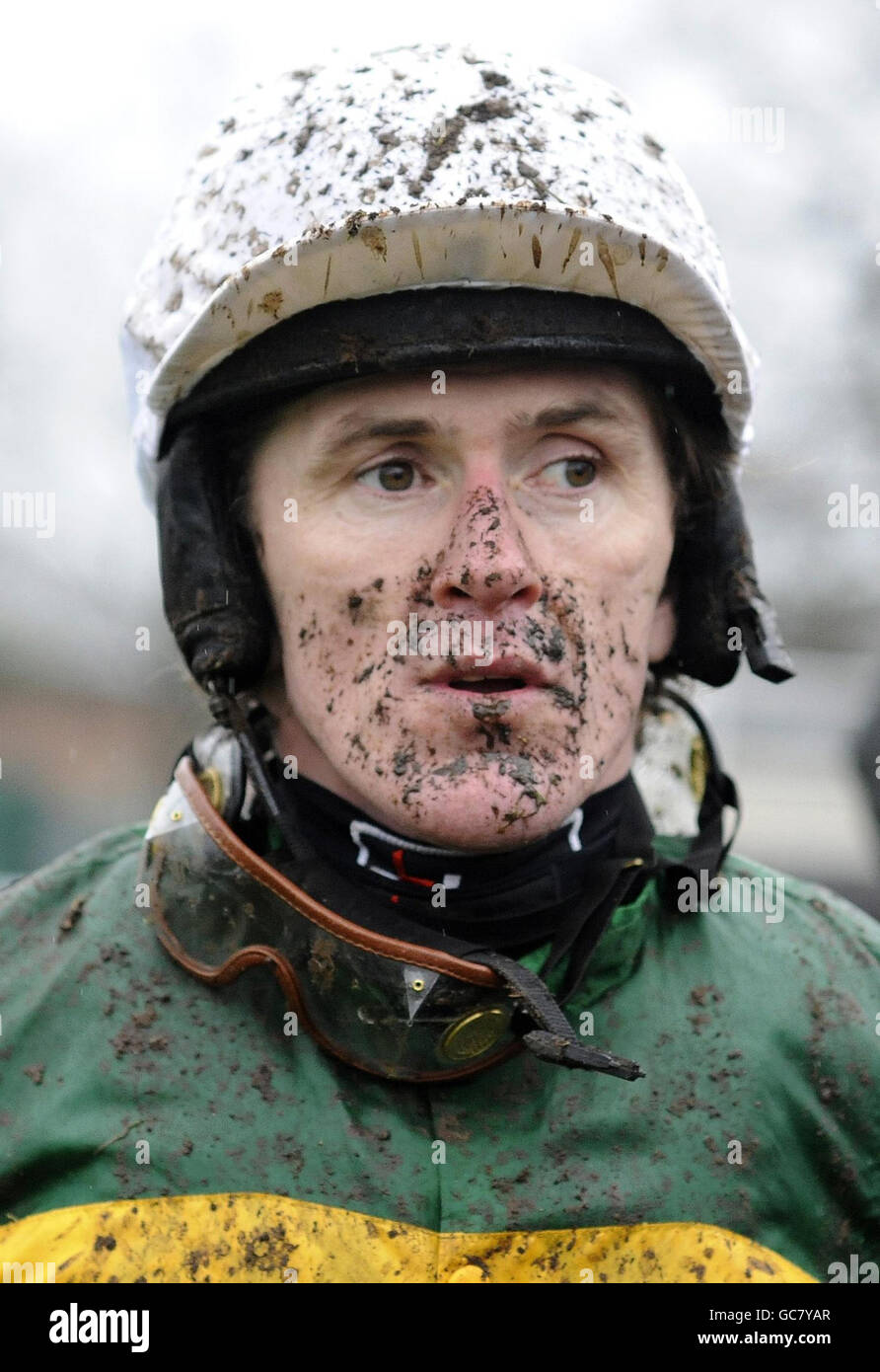 Corse di cavalli - HEROS Charity Challow Huddle Day - Ippodromo di Newbury. Un jockey muddeed Tony McCoy durante LA giornata DI HEROS Charity Challow Huddle Day all'ippodromo di Newbury, nel Berkshire. Foto Stock