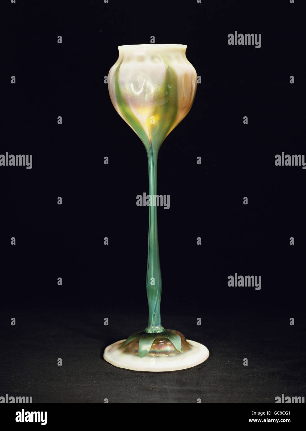 Belle arti, navi, stemware vetro, decorata da Louis Comfort Tiffany (1848 - 1933), altezza 34 cm, USA, circa 1900, Museo Nazionale Bavarese Monaco di Baviera, Foto Stock