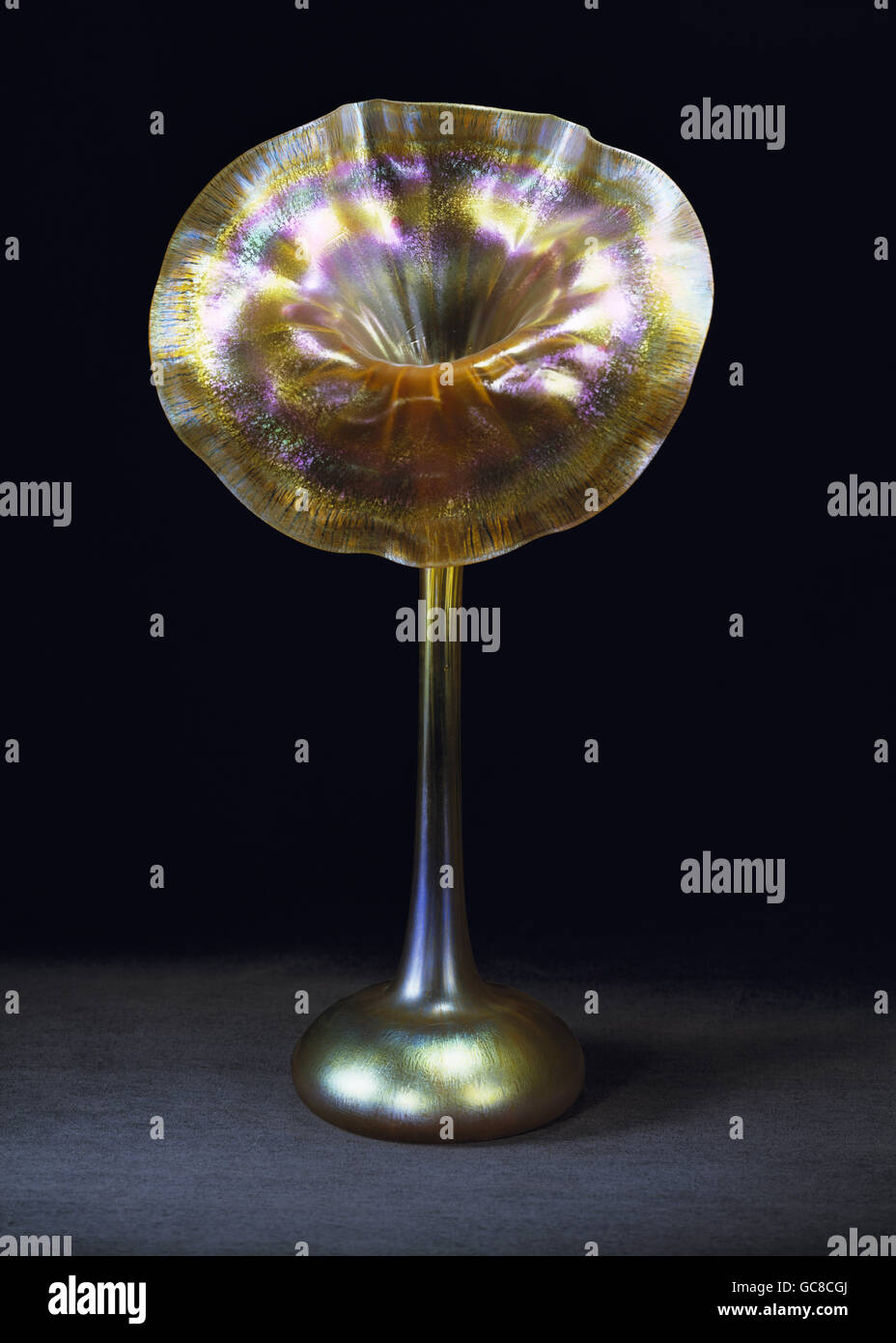 Belle arti, recipienti in vetro decorativo 'Jack sul pulpito', da Louis Comfort Tiffany (1848 - 1933), altezza 44,5 cm, USA, circa 1900, Museo Nazionale Bavarese, Monaco di Baviera, Foto Stock