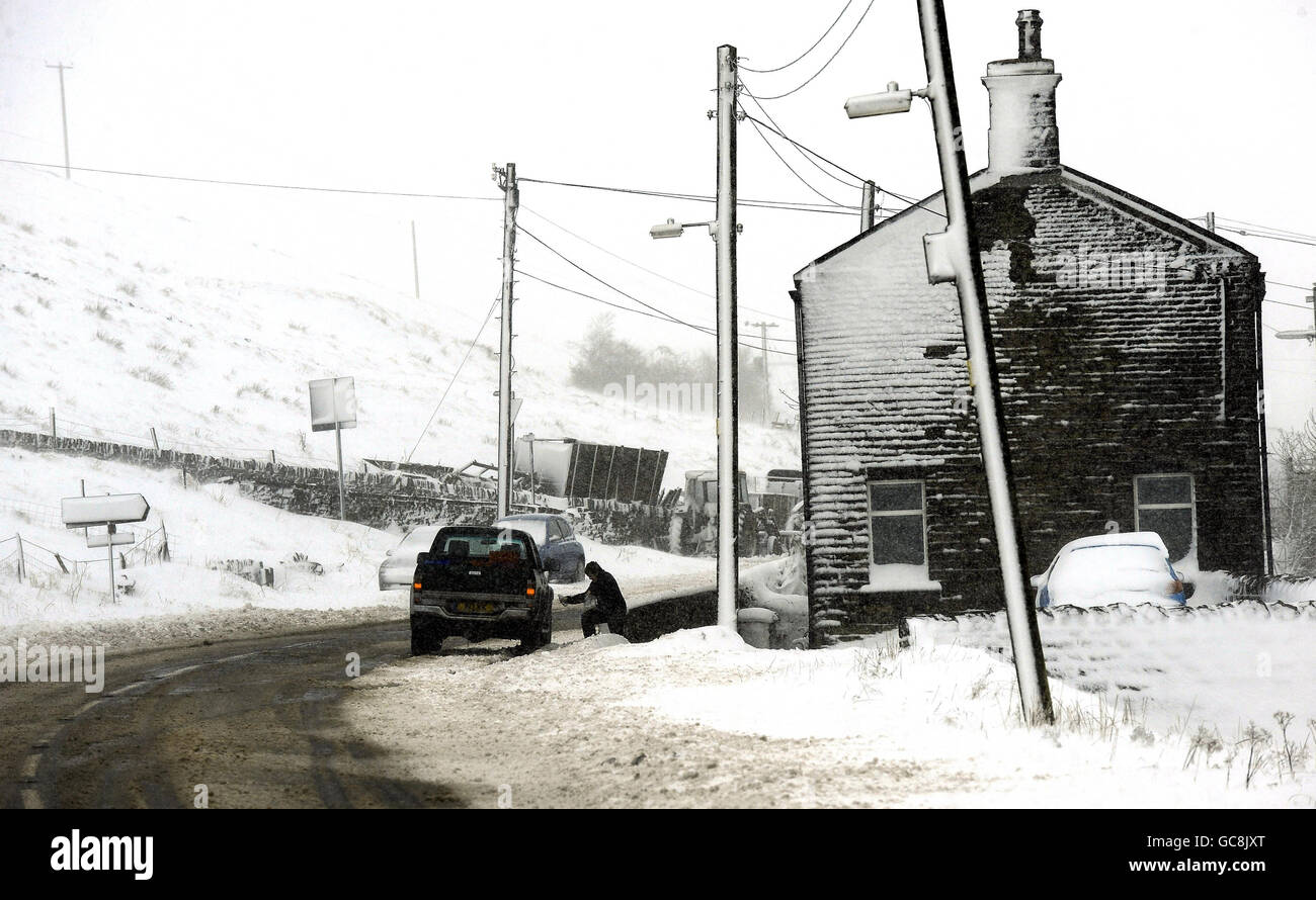 Le forti nevicate e i bizzarri attraversano le Pennine meridionali, mentre la neve continua a cadere in molte aree del Regno Unito. Foto Stock