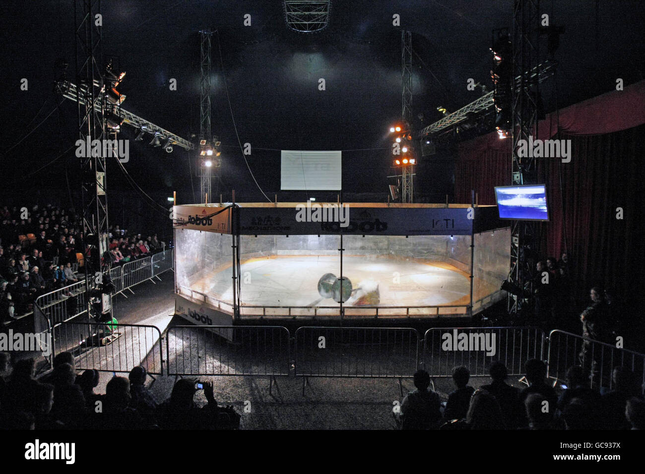 Una visione generale dell'arena di Robot Wars alla BT Young Scientist and Technology Exhibition presso la RDS di Dublino. Foto Stock