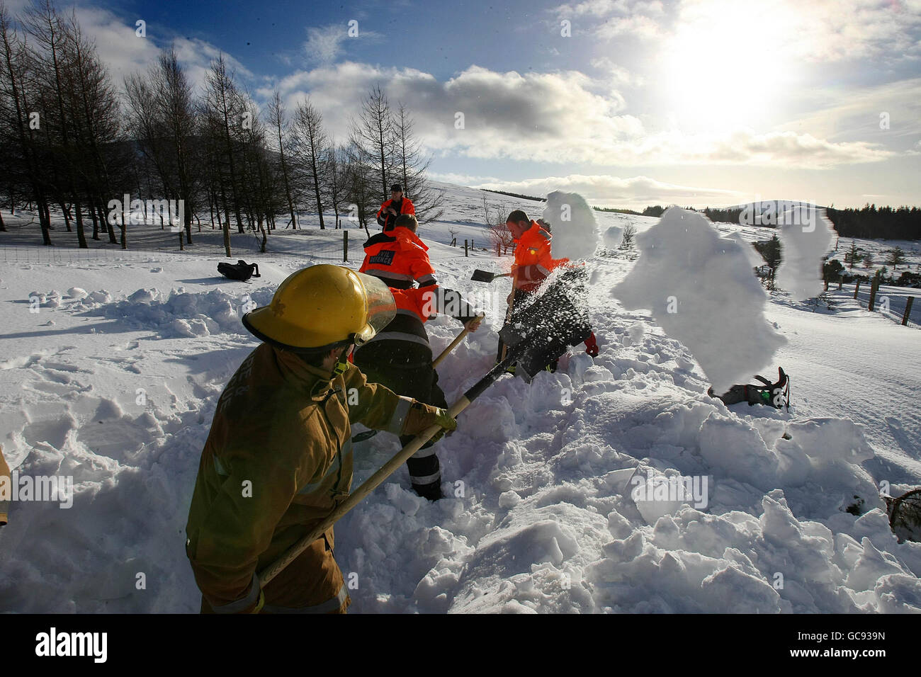 I membri della difesa civile di Dublino hanno scovato oggi la pista alla famiglia del Mac Dhohnaill nella regione della montagna di Co.Wicklow. Foto Stock