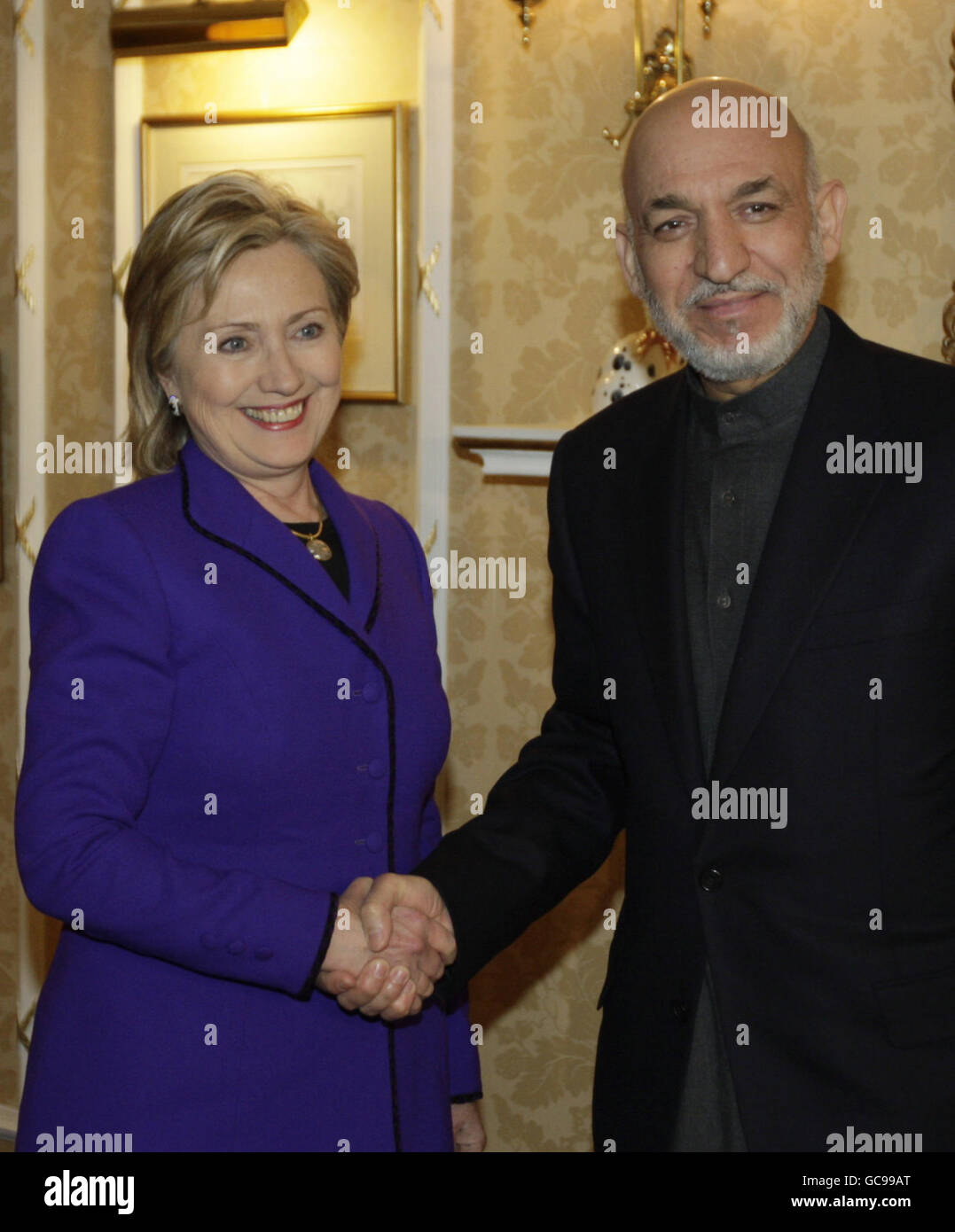 Hillary Clinton incontra Hamid Karzai nel centro di Londra Foto Stock