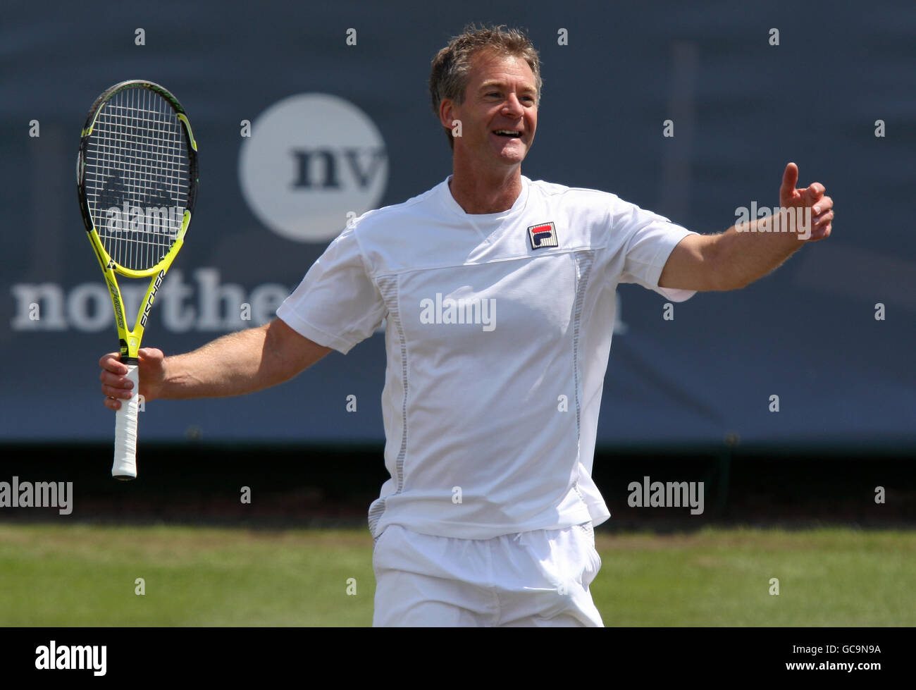 Il tennista svedese Anders Jarryd in azione contro Cedric Pioline durante il primo giorno di Nottingham Masters 2009. Foto Stock