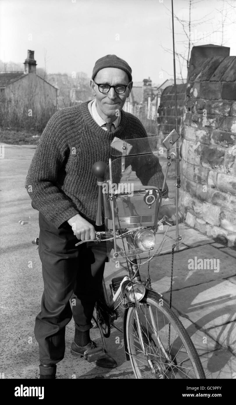 Henry Masterson di Naylor Street, Batley, Carr, Yorkshire ha trascorso quarant'anni in sella - la sella della bicicletta - e sostiene che in tutti i suoi anni di pedalata non ha mai avuto un incidente. Foto Stock