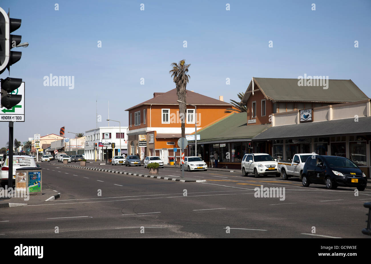 Sam Nujoma Avenue Retail e traffico in Swakopmund - Namibia Foto Stock