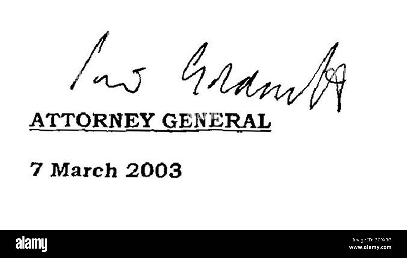 La firma di Lord Goldsmith sul documento che ha inviato al primo ministro britannico Tony Blair, contenente pareri controversi sulla legalità della guerra in Iraq, Lord Goldsmith, allora procuratore generale, ha dato prova all'inchiesta Chilcot a Londra sulla guerra in Iraq. Foto Stock