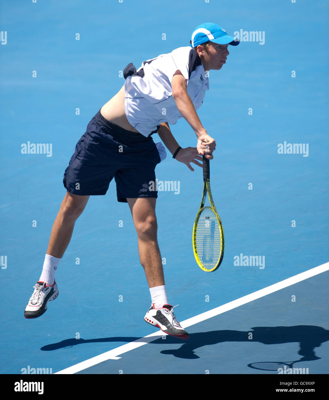 Oliver Golding della Gran Bretagna in azione contro James Duckworth dell'Australia durante l'Australian Open al Melbourne Park a Melbourne Park, Melbourne. Foto Stock