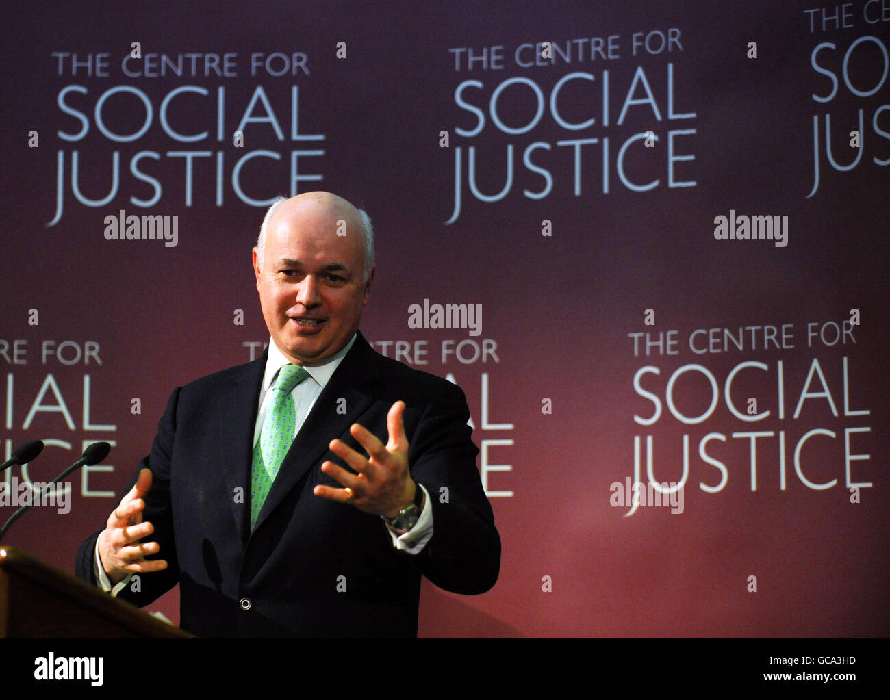 L'ex leader del Partito conservatore, Iain Duncan Smith, lancia il programma di lavoro del Centro di giustizia sociale, che comprende raccomandazioni politiche riguardanti l'assistenza agli anziani, la giustizia dei giovani, la salute mentale, la coesione comunitaria e il ritorno sociale sugli investimenti. Foto Stock