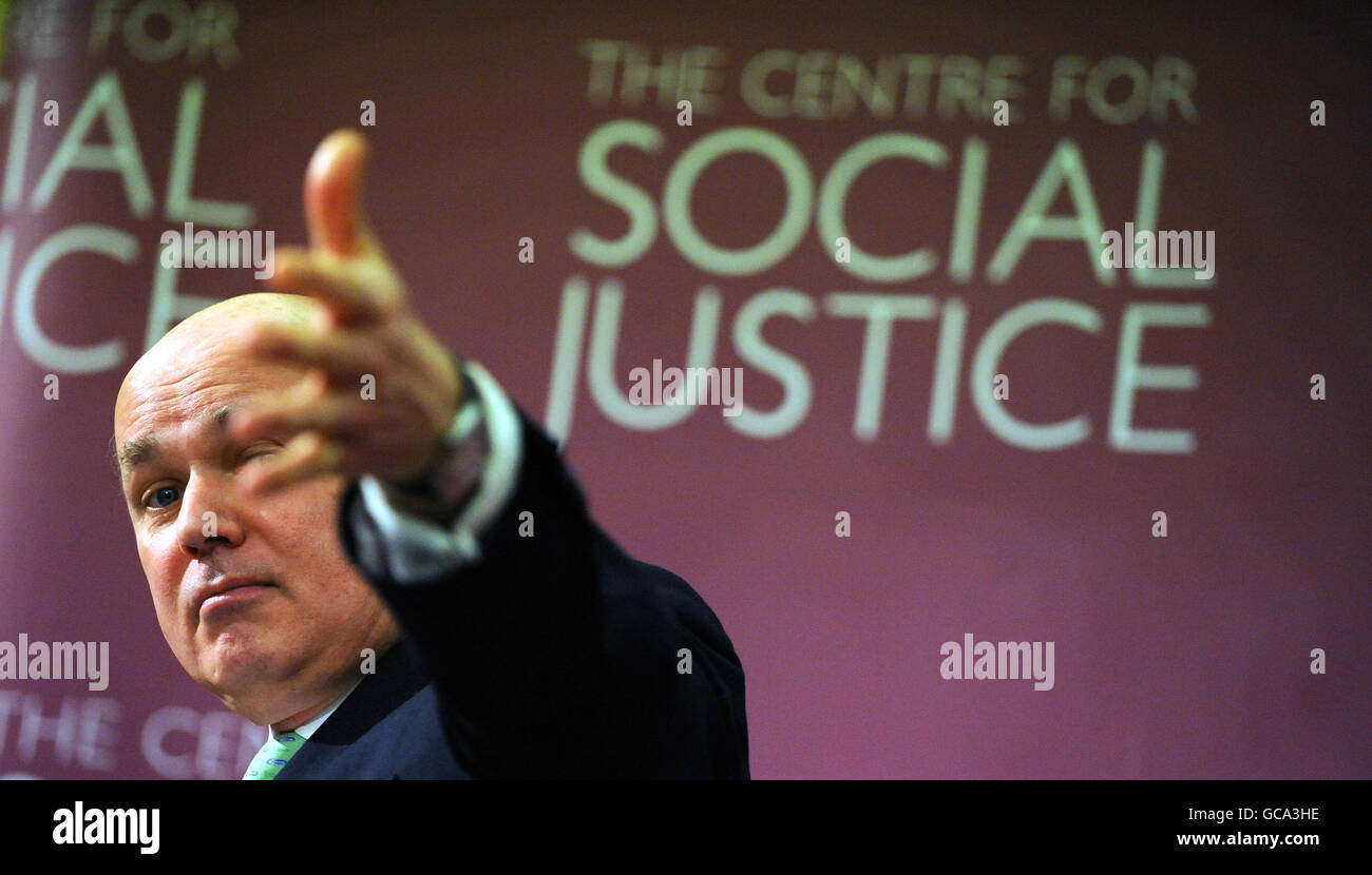 L'ex leader del Partito conservatore, Iain Duncan Smith, lancia il programma di lavoro del Centro di giustizia sociale, che comprende raccomandazioni politiche riguardanti l'assistenza agli anziani, la giustizia dei giovani, la salute mentale, la coesione comunitaria e il ritorno sociale sugli investimenti. Foto Stock
