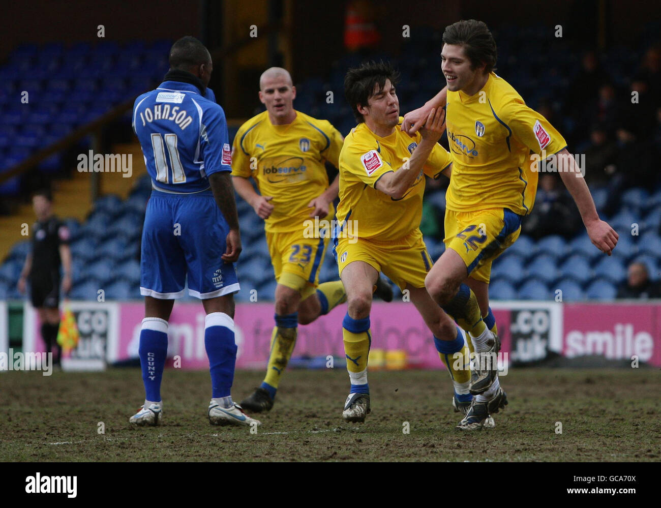 Anthony Wordsworth (a destra) di Colchester United celebra il suo secondo gol al fianco durante la partita della Coca-Cola League One a Edgeley Park, Stockport. Foto Stock