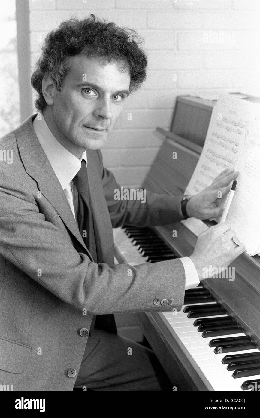 Il compositore classico, Peter Maxwell Davies, fotografato al Royal Northern College of Music di Manchester. Foto Stock
