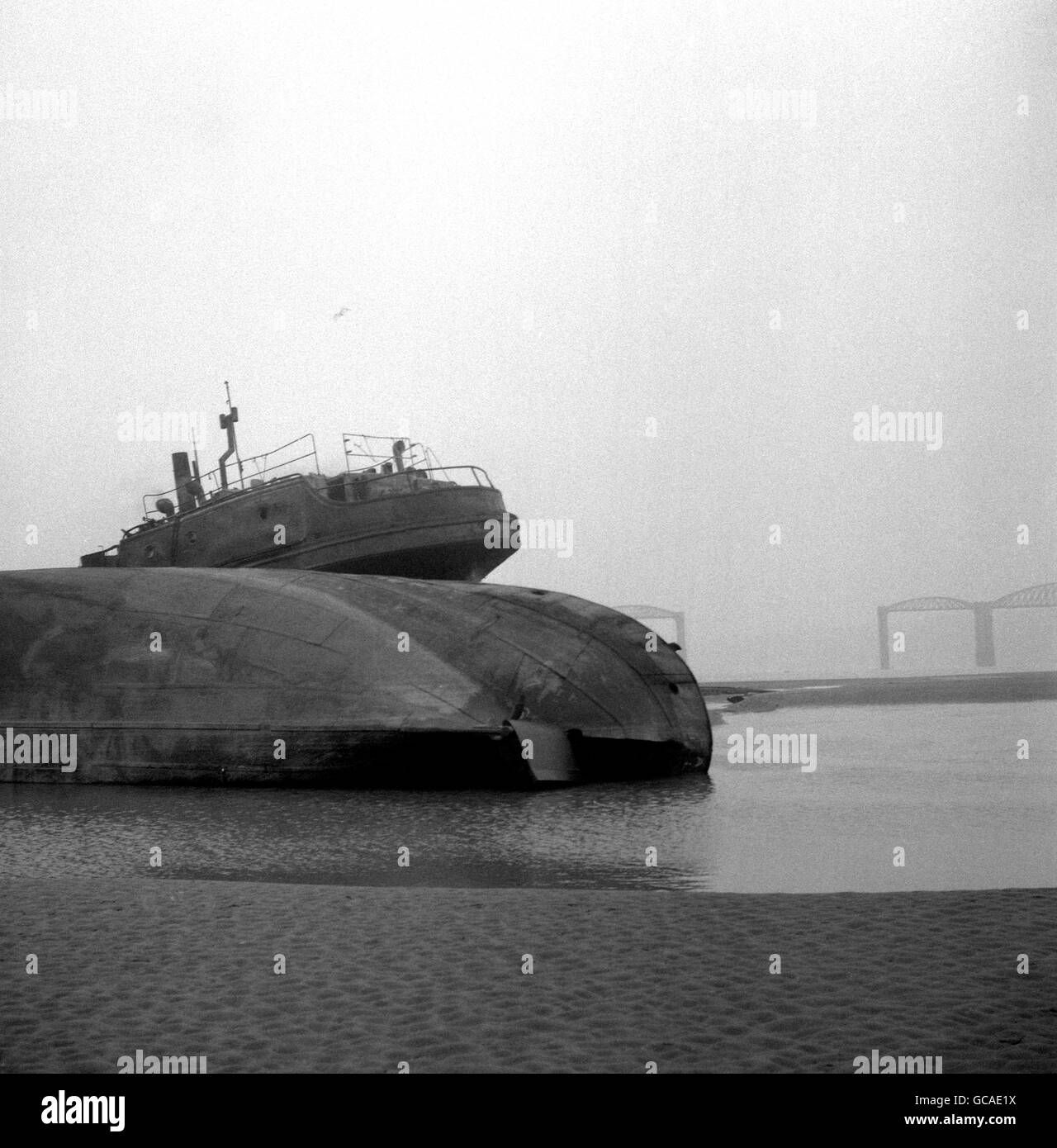 Incidenti e catastrofi - fiume Severn Tanker esplosione - nitidezza - 1960 Foto Stock