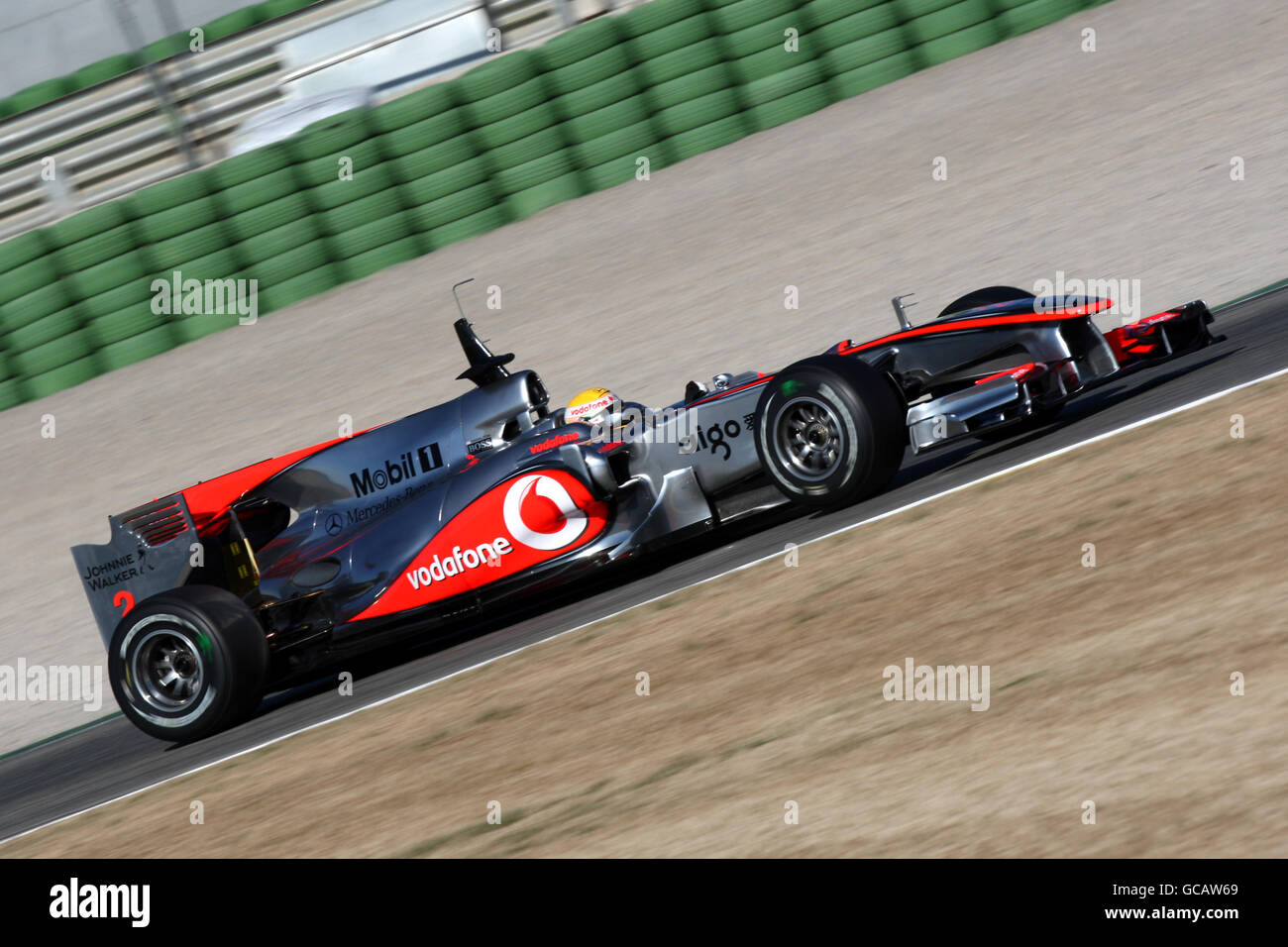 Lewis Hamilton prova la nuova McLaren MP4-25 durante la Formula Una  sessione di test Foto stock - Alamy