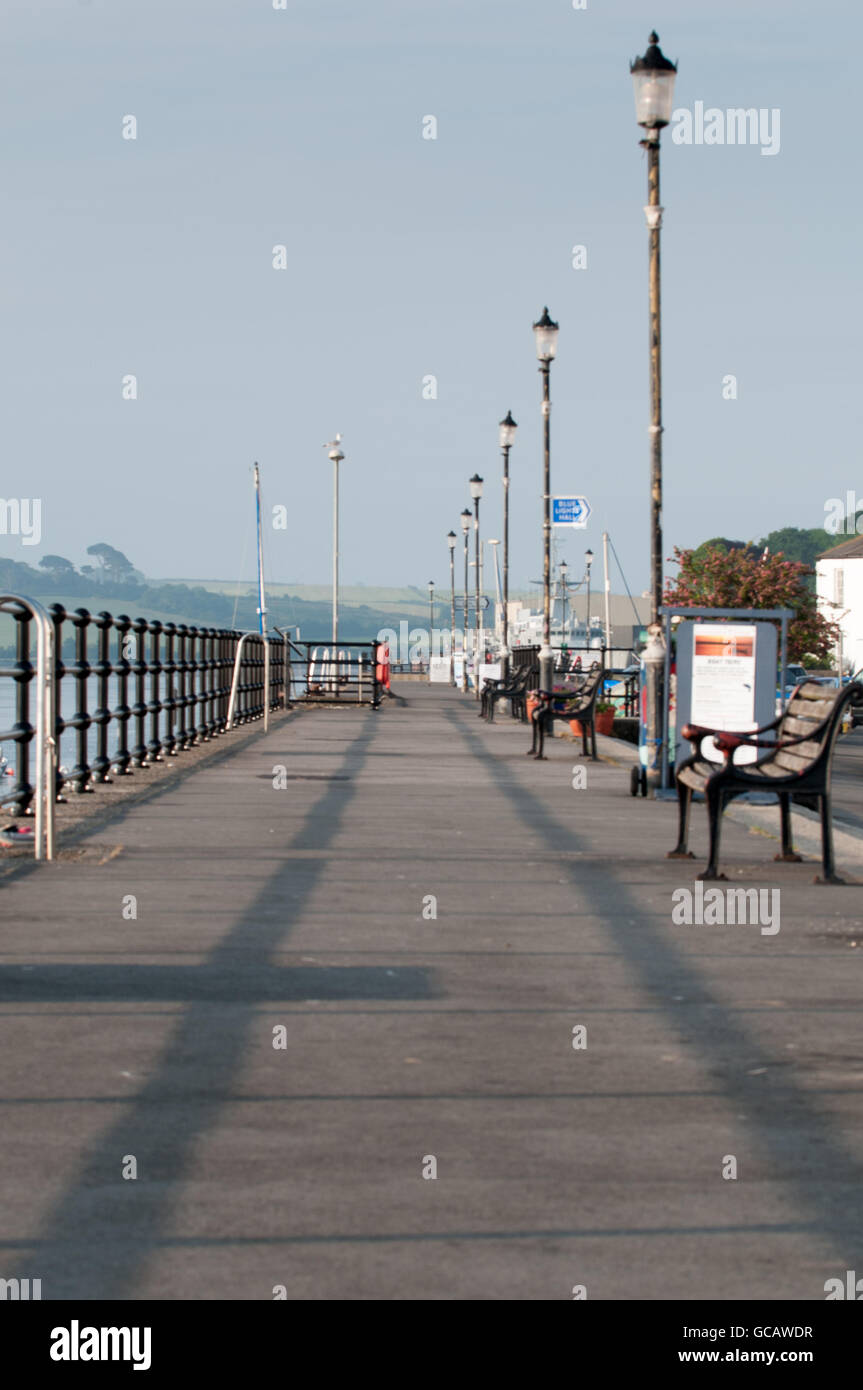 Svuotare il percorso del porto al mattino presto Foto Stock