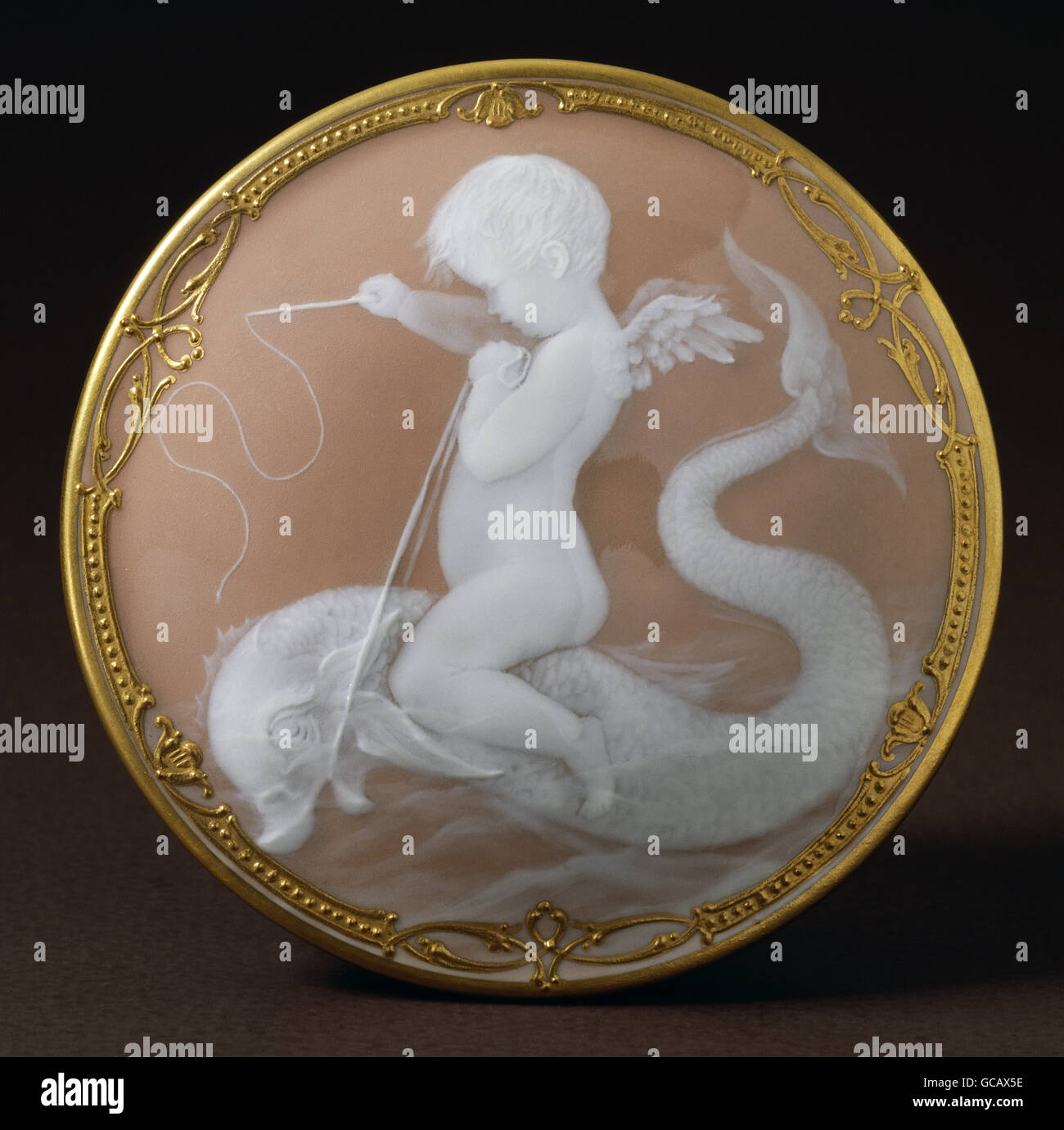 Belle arti, cammeo, ragazzo su un delfino, casella di tabacco da fiuto, all'inizio del XIX secolo, Foto Stock