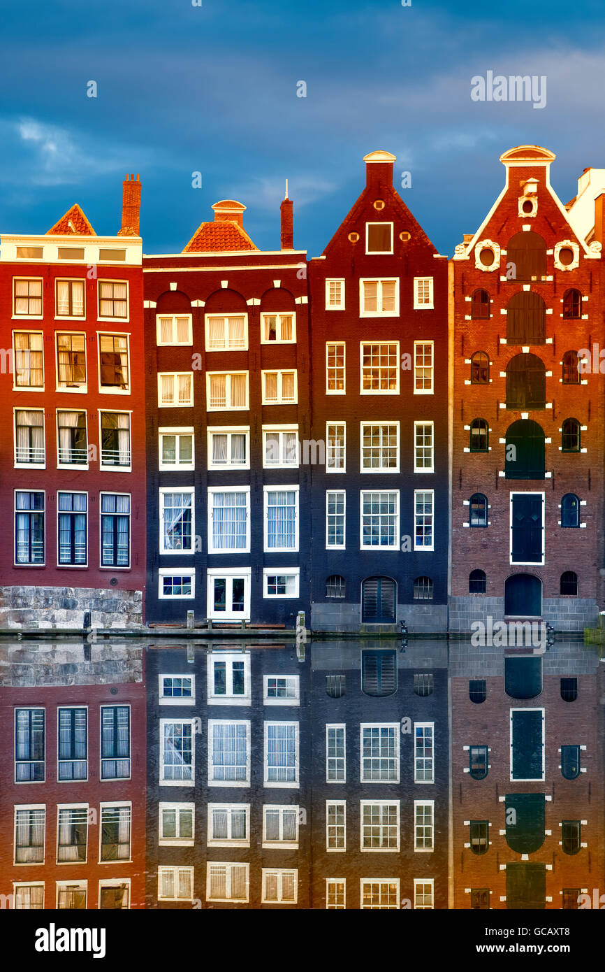 Case nel distretto di damrak, Amsterdam Foto Stock