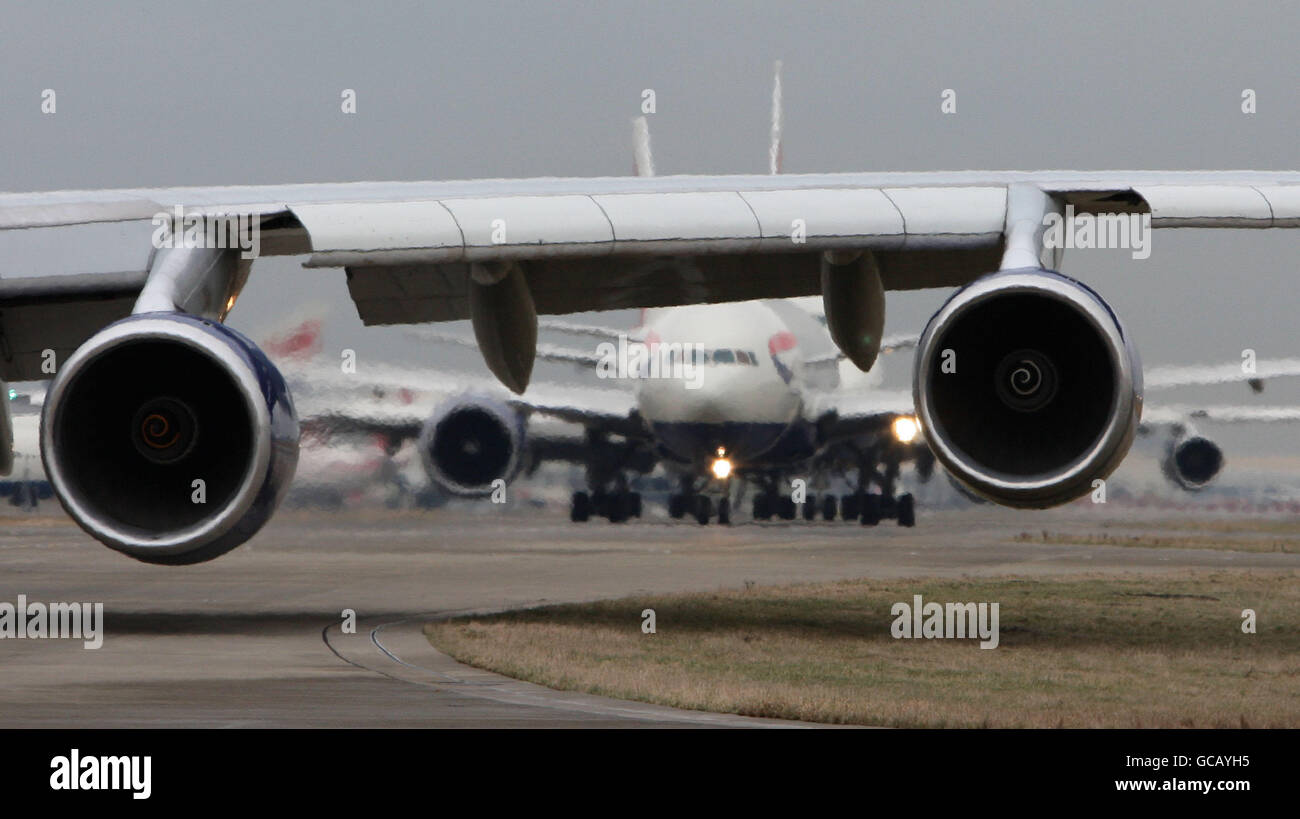 British Airways aereo taxi all'aeroporto di Heathrow a Middlesex. Foto Stock