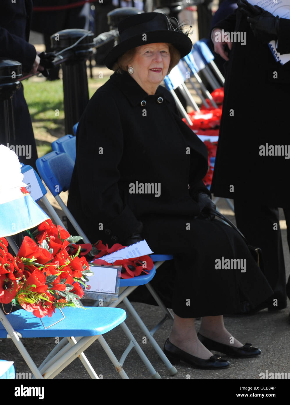 L'ex primo ministro Margaret Thatcher partecipa alla cerimonia di rinominazione dei Memorial Gates di Hyde Park a 'The Commonwealth Memorial Gates' in riconoscimento dei paesi del Commonwealth che hanno combattuto insieme alla Gran Bretagna in due guerre mondiali. PREMERE ASSOCIAZIONE foto. Data immagine: Lunedì 8 marzo 2010. Il credito fotografico dovrebbe essere: Stefan Rousseau/PA Foto Stock