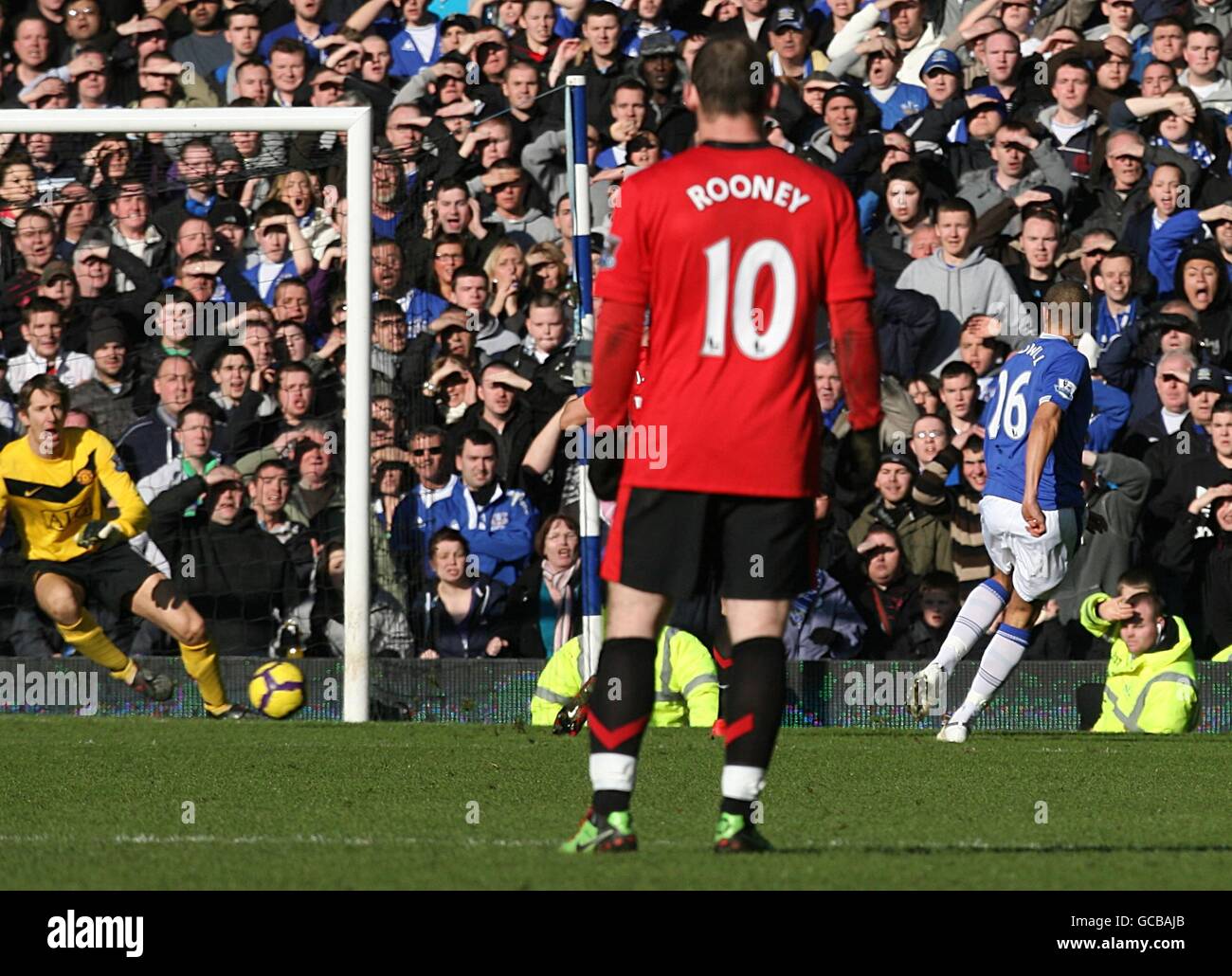 Jack Rodwell (a destra) di Everton segna il terzo gol Foto Stock