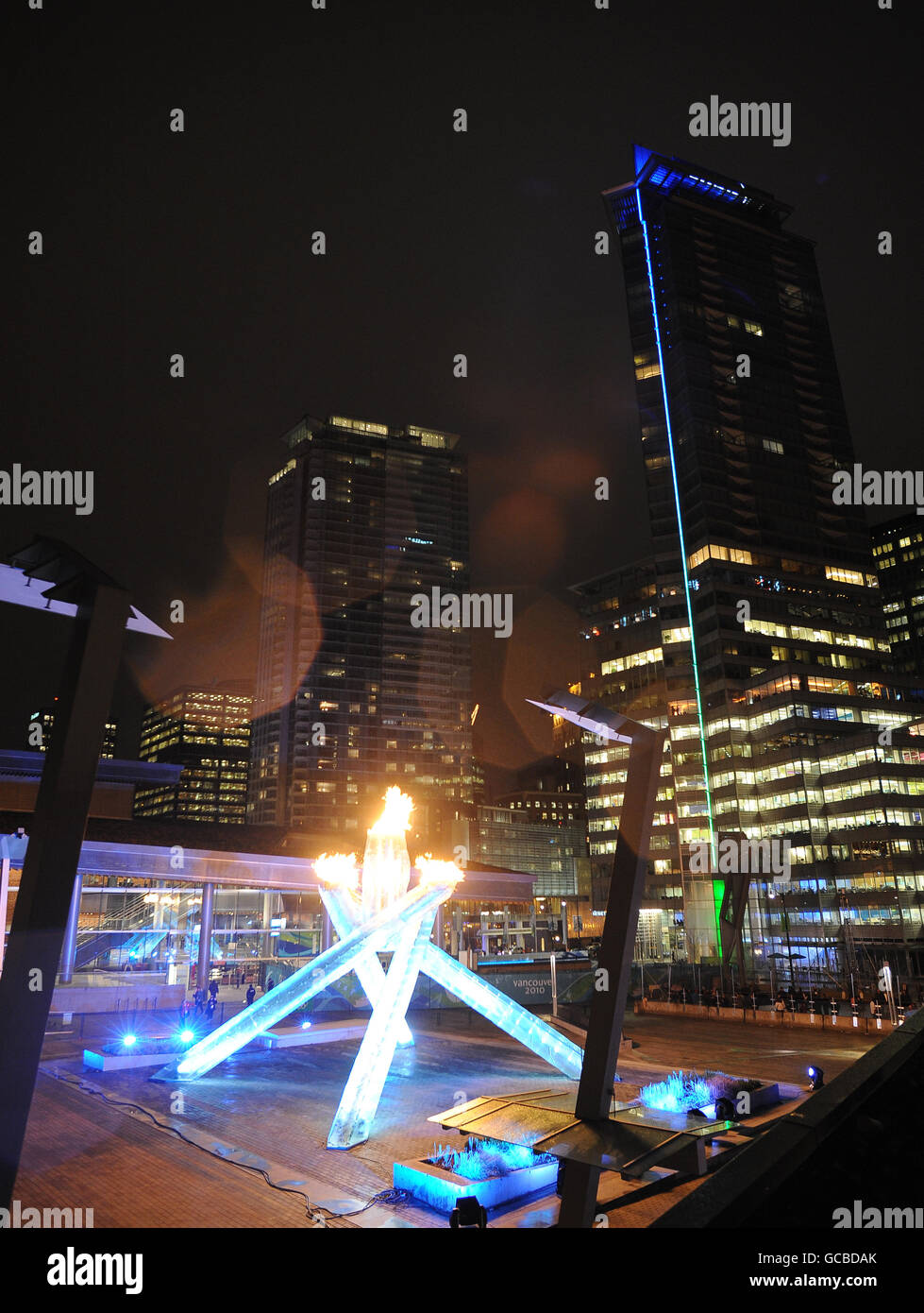 L'Olympic Couldren vicino al Centro Internazionale di trasmissione al Vancouver's Waterfront Foto Stock