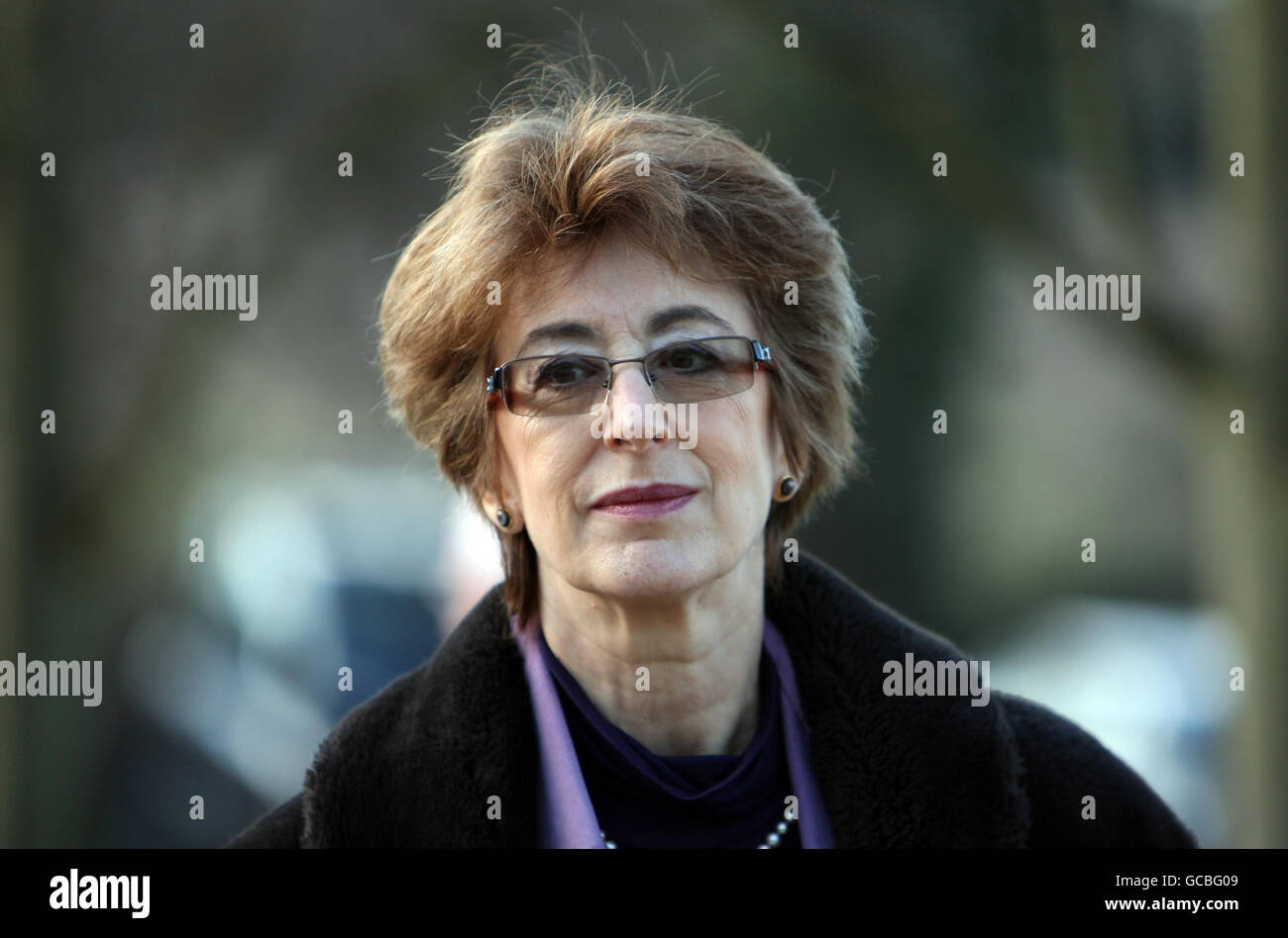 Maureen Lipman arriva alle scuderie di Milton Keynes per il servizio Sir John Dankworth Memorial dopo i suoi funerali di oggi. Foto Stock