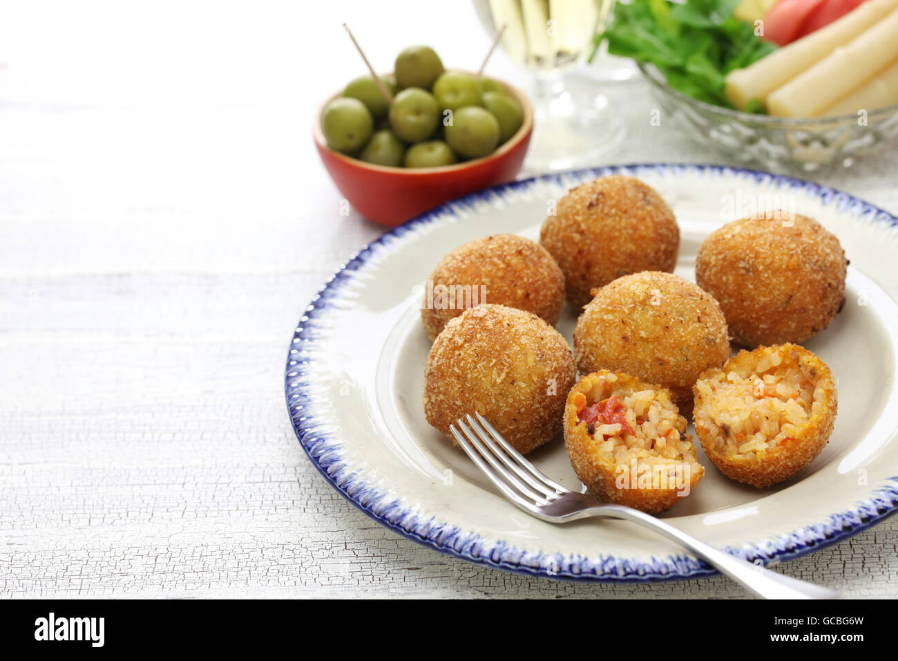 Arancini di riso fritto di riso per risotti sfere, italiano cucina siciliana Foto Stock