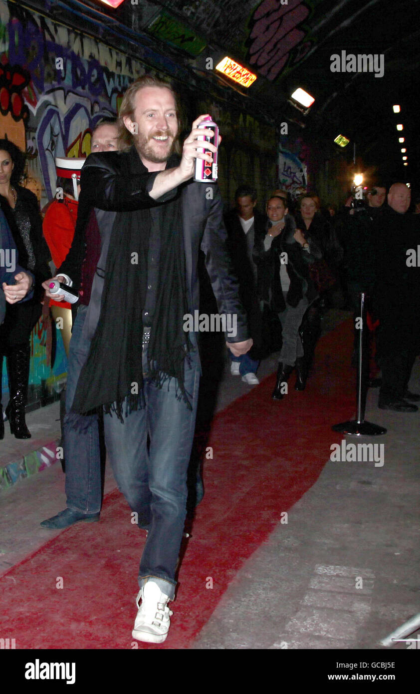 Rhys Ifans in arrivo per la UK Film Premiere di 'Banksy: Uscita attraverso il negozio di articoli da regalo', al Leake Street Tunnel a Waterloo, Londra. Foto Stock