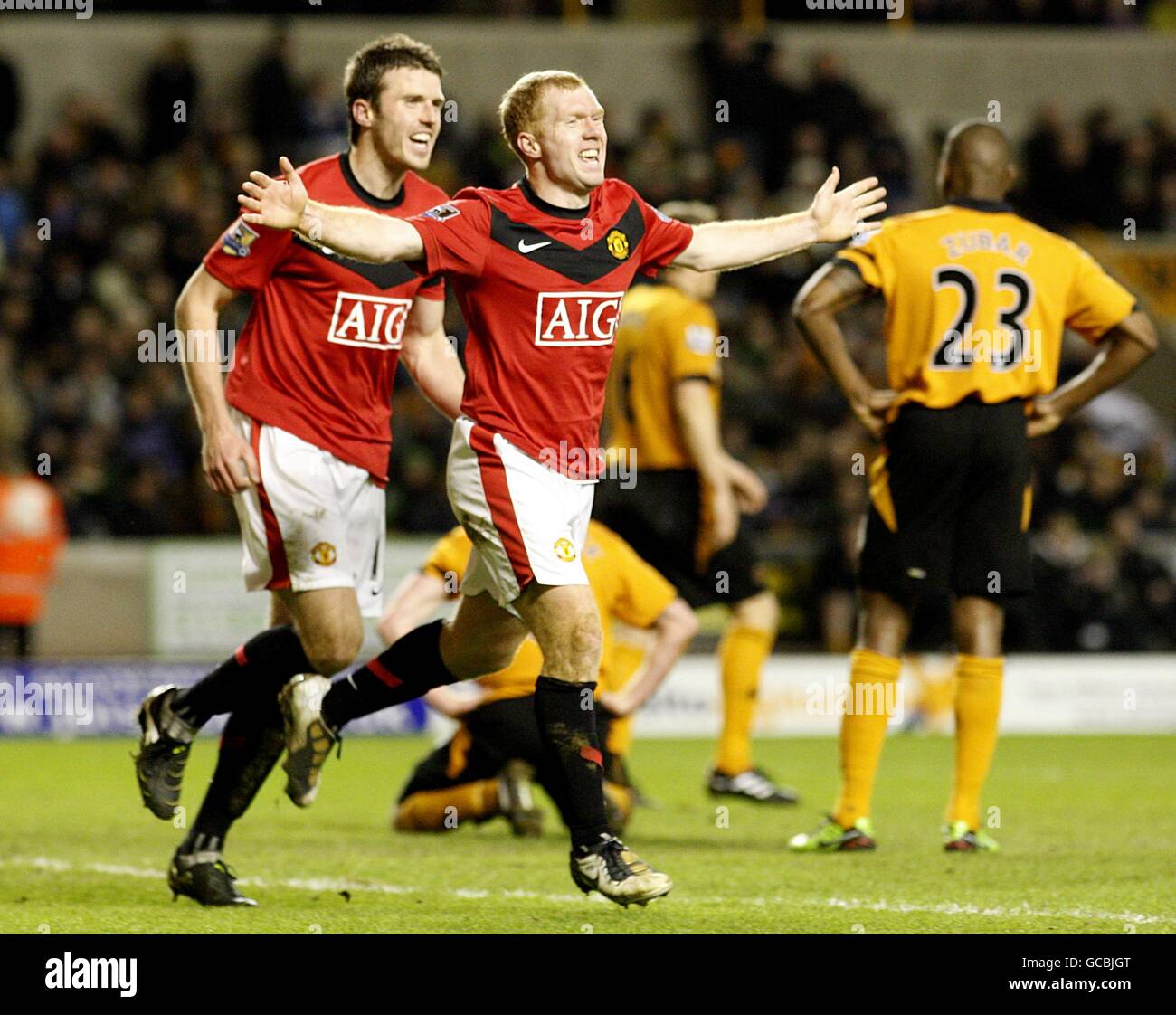 Calcio - Barclays Premier League - Wolverhampton Wanderers / Manchester United - Molineux. Paul Scholes (a destra) del Manchester United festeggia dopo aver segnato il primo goal del gioco rendendolo il suo centesimo goal della Premier League. Foto Stock