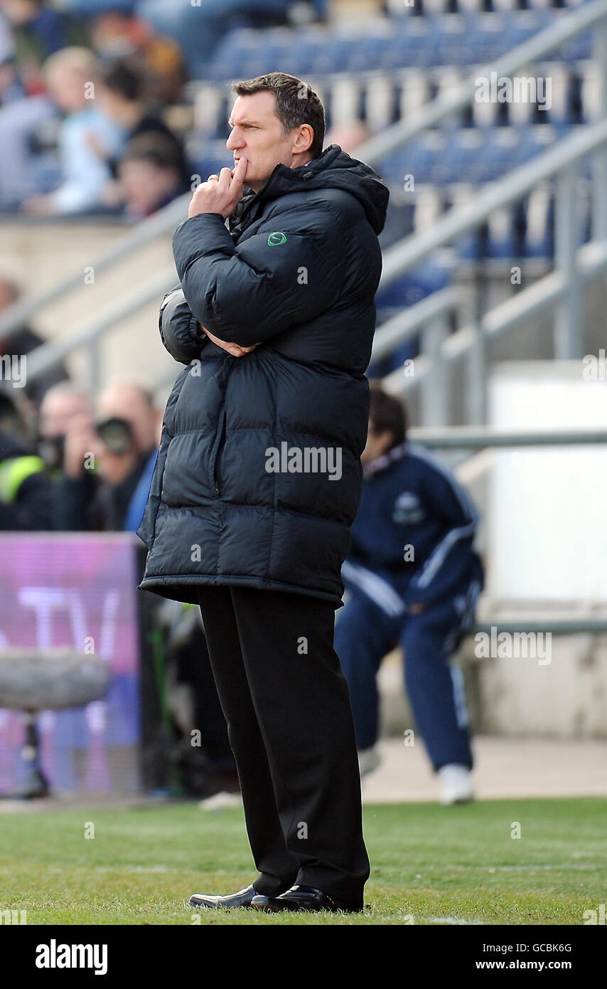 Il manager celtico Tony Mowbray durante la partita della Clydesdale Bank Scottish Premier League al Falkirk Stadium di Falkirk. Foto Stock