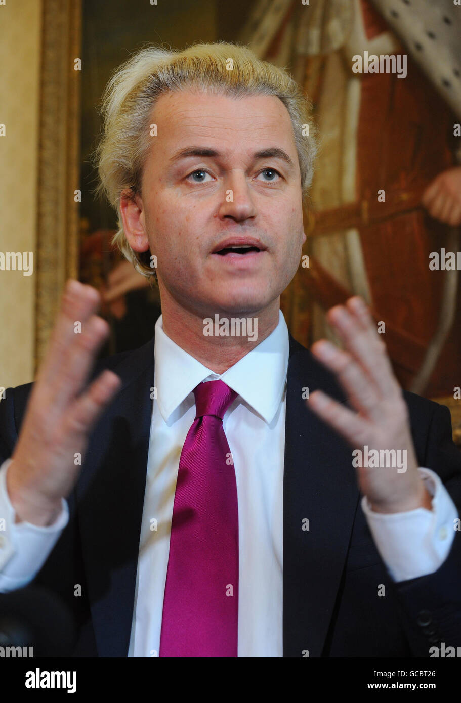Il deputato olandese di destra Geert Wilders dà una conferenza stampa a Londra dopo una proiezione del suo film, Fitna, presso la Camera dei Lord, che ha contenuti anti-musulmani . Foto Stock