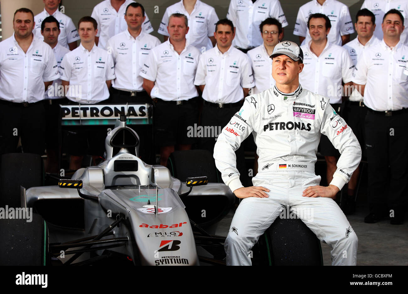 Michael Schumacher e il Team Mercedes propongono una foto di gruppo prima del Gran Premio del Bahrain del Golfo al circuito Internazionale del Bahrain a Sakhir, Bahrain. Foto Stock