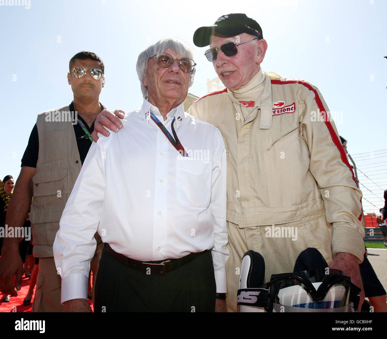 Bernie Ecclestone e John Surtess prima del Gran Premio del Golfo Air Bahrain al circuito Internazionale del Bahrain a Sakhir, Bahrain. Foto Stock