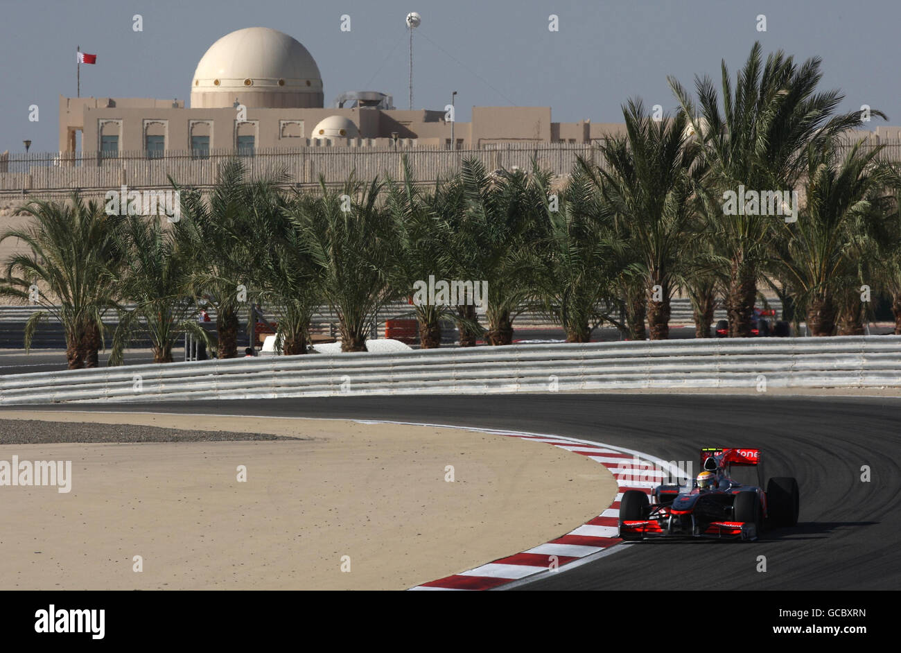Lewis Hamilton della McLaren si è portato al terzo posto durante il Gulf Air Bahrain Grand Prix al Bahrain International Circuit di Sakhir, Bahrain. Foto Stock
