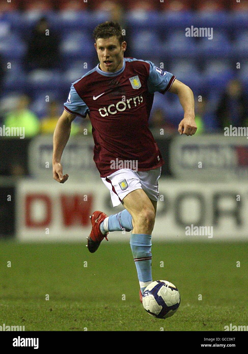 Calcio - Barclays Premier League - Wigan Athletic / Aston Villa - DW Stadium. James Milner, Aston Villa Foto Stock