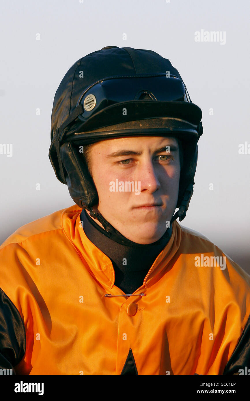 Corse di cavalli - Ippodromo di Ludlow. David Inghilterra, Jockey Foto Stock