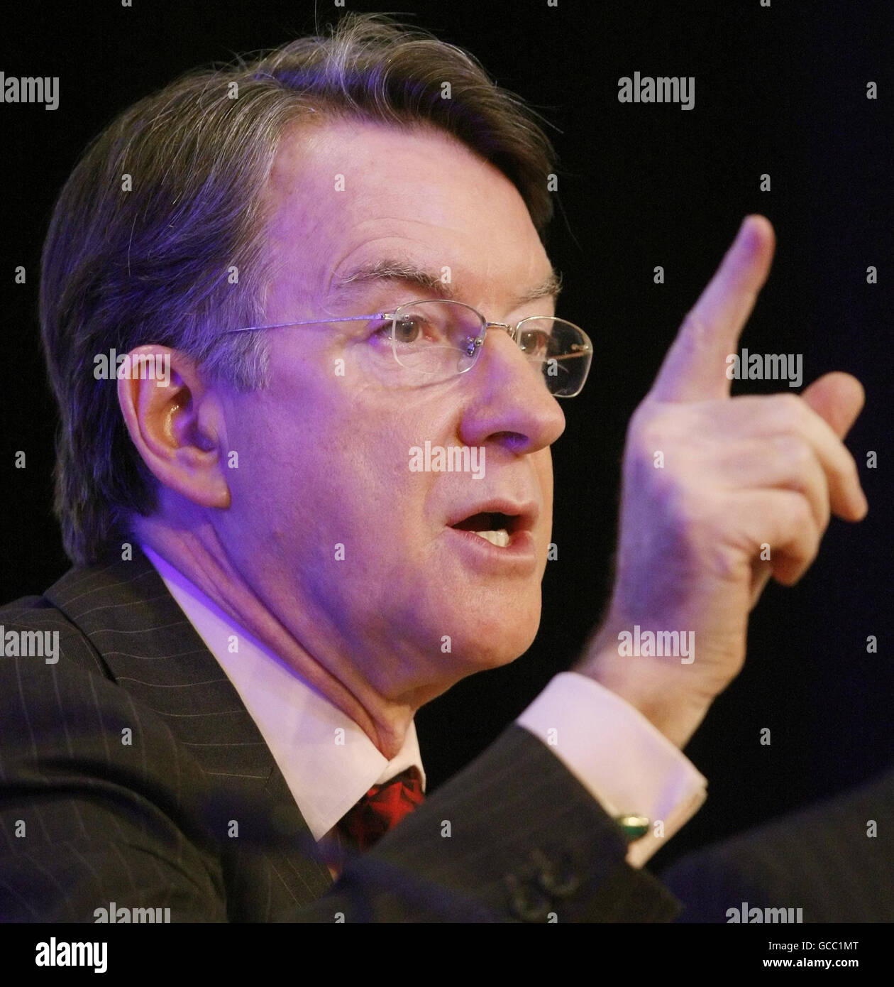 Il segretario alle imprese Lord Mandelson si rivolge alla conferenza annuale della Federazione delle piccole imprese presso il Centro Esposizioni e conferenze di Aberdeen in Scozia. Foto Stock