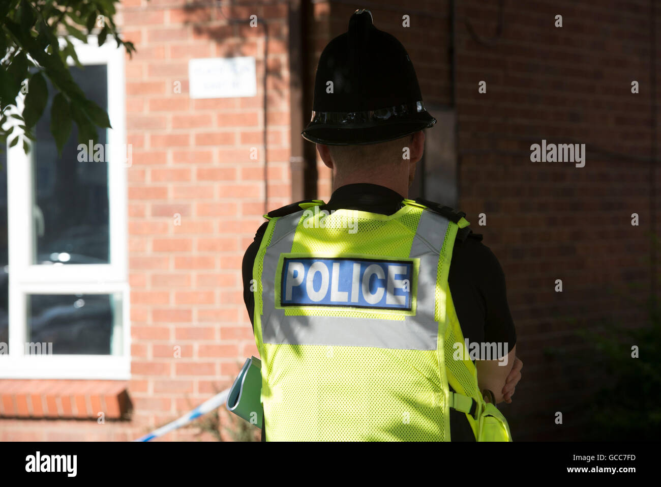 Long Eaton, Regno Unito. 8 Luglio, 2016. Una donna è stata arrestata dopo un corpo è stato trovato in un blocco di appartamenti a East Street, Long Eaton, Derby. Credito: Byron Kirk/Alamy Live News Foto Stock